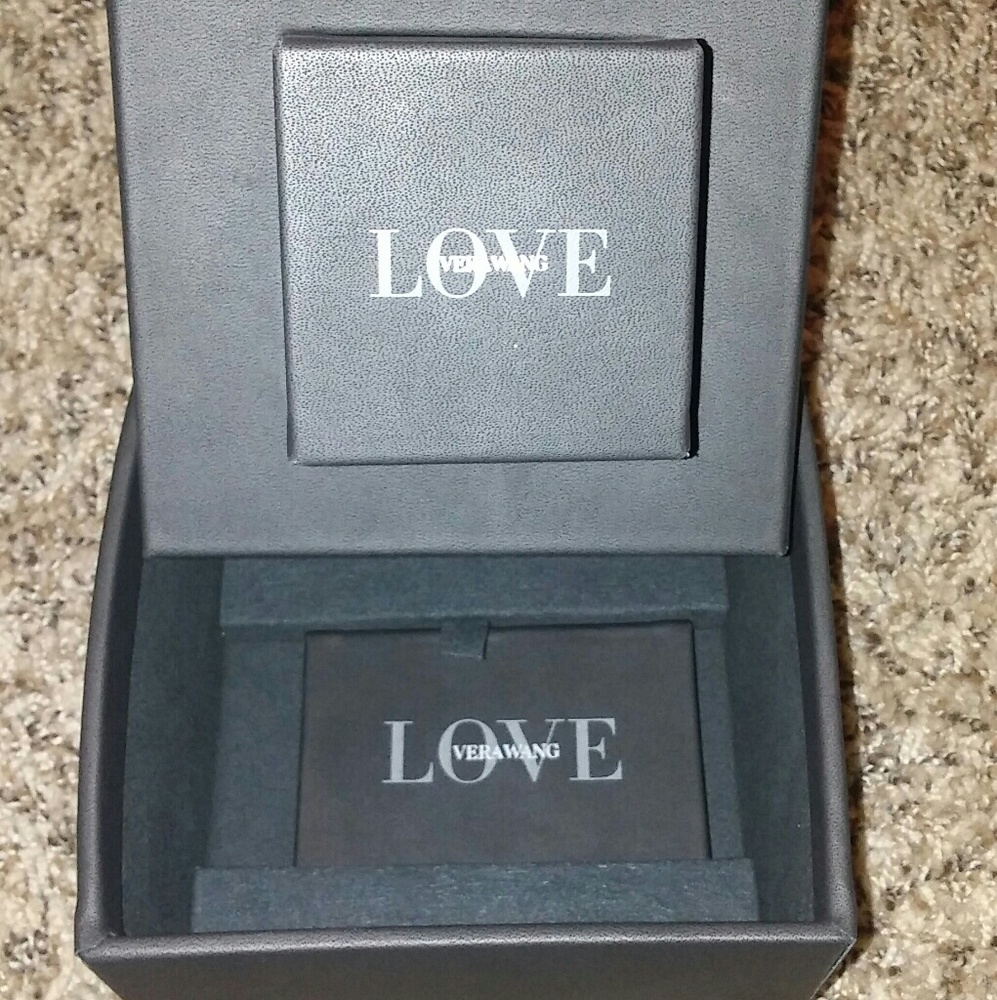 Vera Wang Necklace Jewelry Box